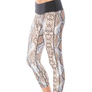 Prism sport python capris